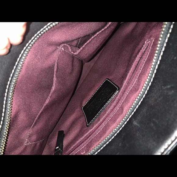 COACH purse!! 👜 - Picture 4 of 8